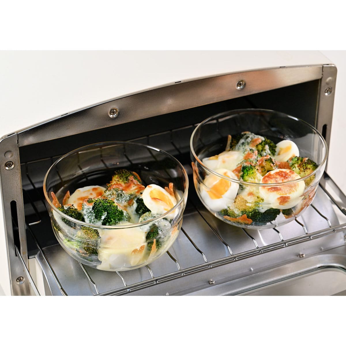 HARIO ハリオ 保存容器 ボウルップ 耐熱ガラス保存ボウル 650 ( ボウル 耐熱ガラス ガラス 電子レンジ対応 食洗機対応 オーブン対応 日本製 耐熱容器 蓋つき 保存 容器 食品保存 ガラス容器 ガラス保存容器 BPAフリー フタ )