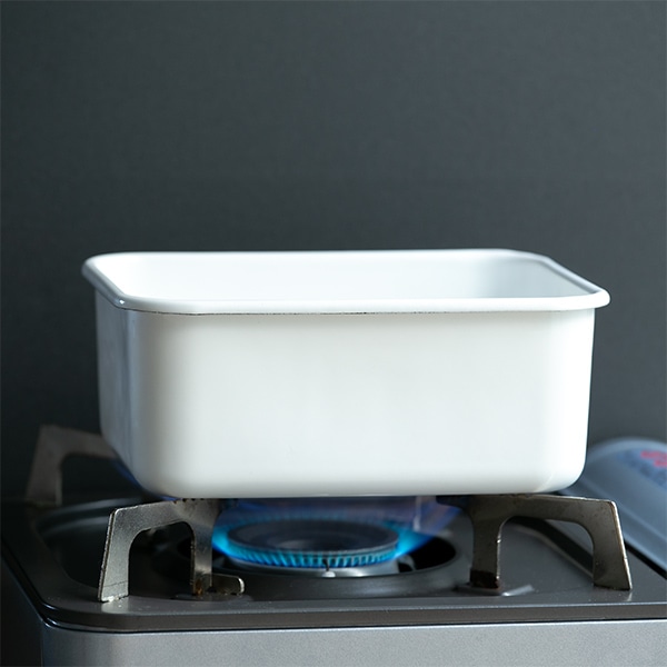 保存容器 ホーロー製 1.6L 角型 富士ホーロー 浅型角容器 L Konte コンテ ( HoneyWare ストックポット 調味料入れ ストッカー 容器 フードコンテナ 作り置き ぬか漬け容器 漬物容器 食品保存 オーブン対応 おしゃれ 白 ホワイト )