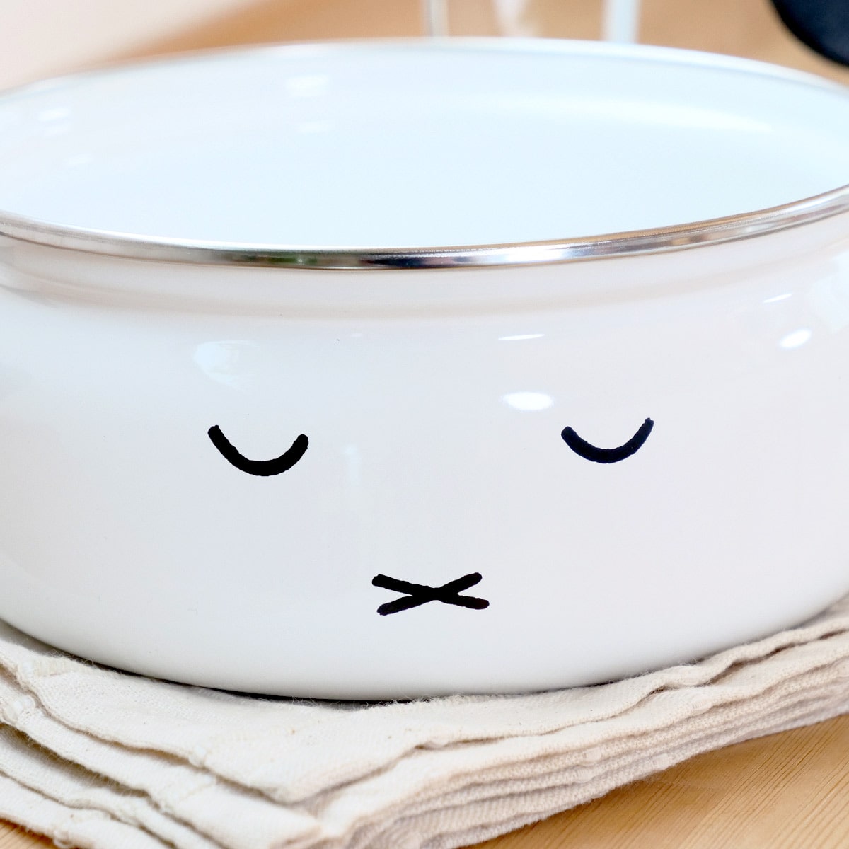 片手鍋 18cm IH対応 富士ホーロー ミッフィーフェイス ( ガス火対応 片手なべ ホーロー鍋 琺瑯鍋 ほうろう鍋 ガラス蓋付き 18センチ 鍋 なべ ガラス蓋 おしゃれ 琺瑯製 HoneyWere ハニーウェア ミッフィー )