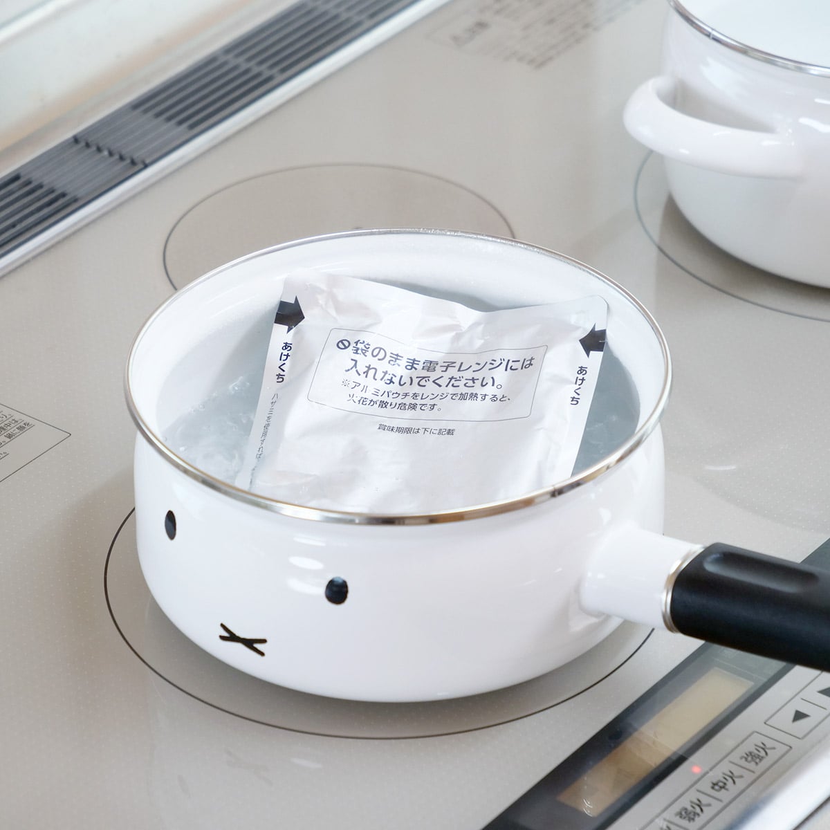 片手鍋 18cm IH対応 富士ホーロー ミッフィーフェイス ( ガス火対応 片手なべ ホーロー鍋 琺瑯鍋 ほうろう鍋 ガラス蓋付き 18センチ 鍋 なべ ガラス蓋 おしゃれ 琺瑯製 HoneyWere ハニーウェア ミッフィー )