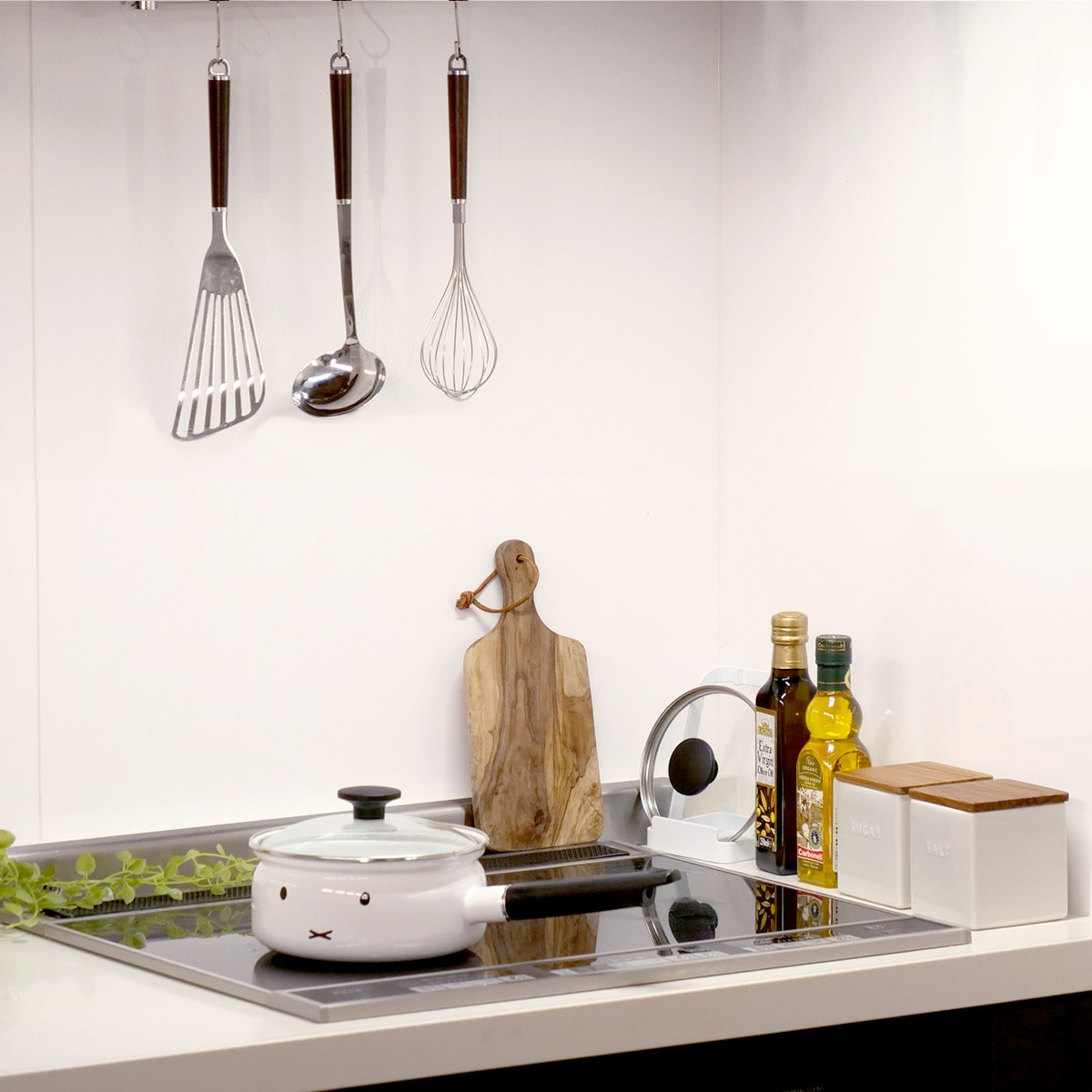 片手鍋 18cm IH対応 富士ホーロー ミッフィーフェイス ( ガス火対応 片手なべ ホーロー鍋 琺瑯鍋 ほうろう鍋 ガラス蓋付き 18センチ 鍋 なべ ガラス蓋 おしゃれ 琺瑯製 HoneyWere ハニーウェア ミッフィー )