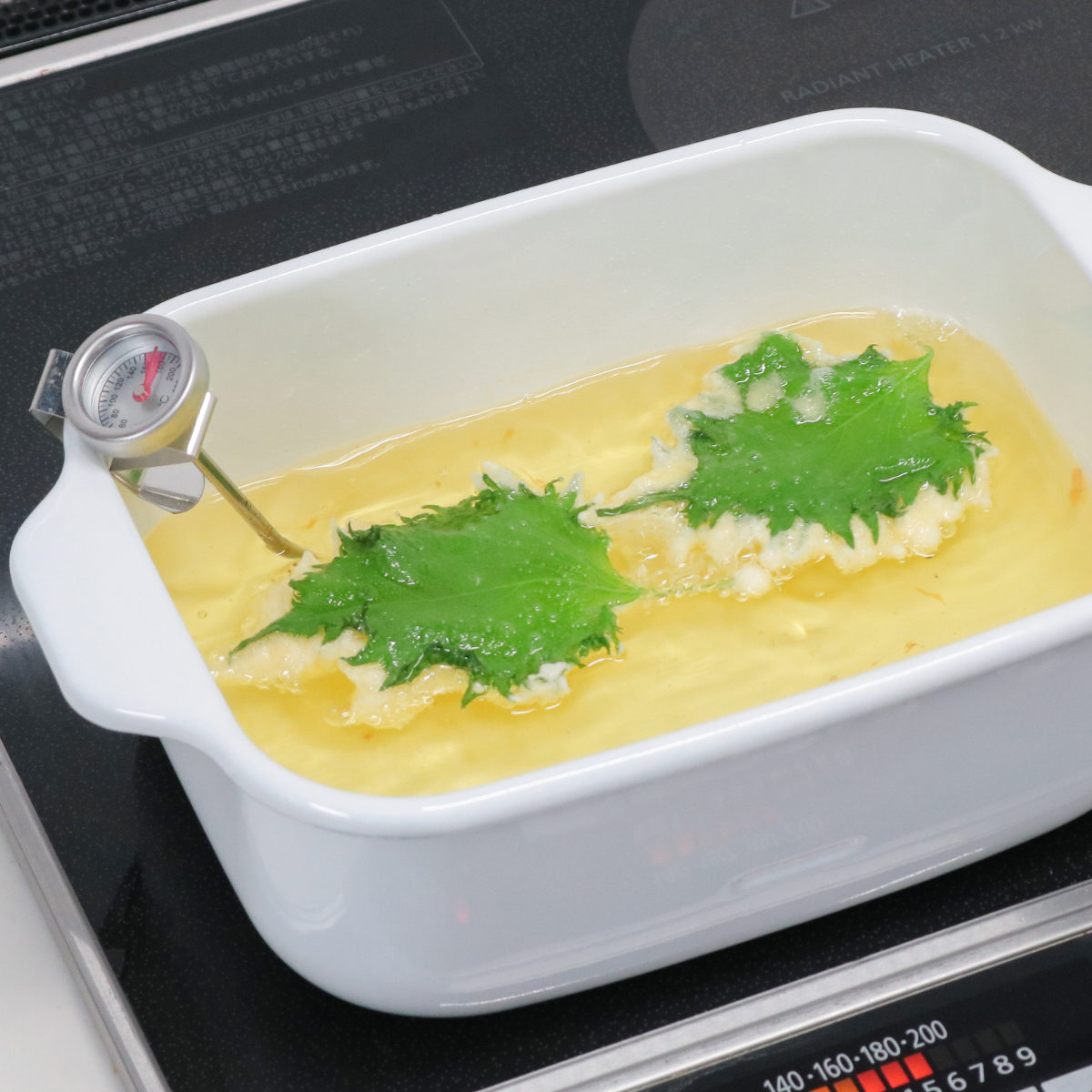 角型天ぷら鍋 IH対応 ワイド 富士ホーロー バット付き 温度計付き Honey Ware ( ガス火対応 オール熱源対応 天ぷら鍋 揚げ鍋 ハニーウェア 琺瑯 ほうろう 揚げ物鍋 少ない油 コンパクト スクエア ホワイト )