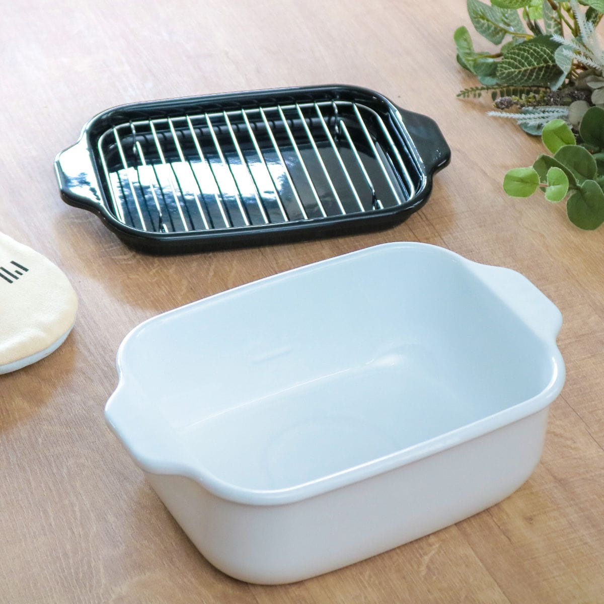 角型天ぷら鍋 IH対応 ワイド 富士ホーロー バット付き 温度計付き Honey Ware ( ガス火対応 オール熱源対応 天ぷら鍋 揚げ鍋 ハニーウェア 琺瑯 ほうろう 揚げ物鍋 少ない油 コンパクト スクエア ホワイト )