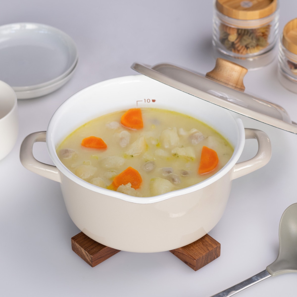 キャセロール 20cm IH対応 Cotton Plus 富士ホーロー Honey Ware ( ハニーウェア ガス火対応 両手鍋 琺瑯鍋 20センチ オーブン対応 ホーローココット ほうろう鍋 蓋付き 注ぎ口 目盛り付き 両手なべ 調理器具 おしゃれ ) 【アッシュブルー】 アッシュブルー