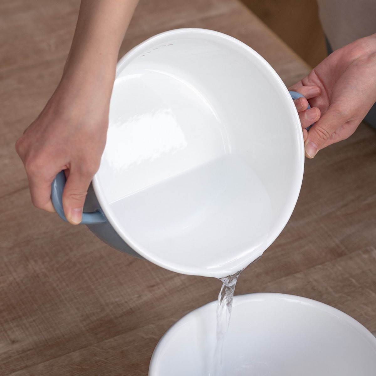 キャセロール 20cm IH対応 Cotton Plus 富士ホーロー Honey Ware ( ハニーウェア ガス火対応 両手鍋 琺瑯鍋 20センチ オーブン対応 ホーローココット ほうろう鍋 蓋付き 注ぎ口 目盛り付き 両手なべ 調理器具 おしゃれ ) 【アッシュブルー】 アッシュブルー