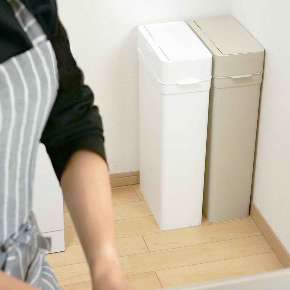 ゴミ箱 25L シールズ 密閉 スリム ( ごみ箱 薄型 25リットル 奥行16.5 ニオイ 防止 分別 プッシュ ふた 角型 キッチン 防臭 ふた付き パッキン 袋 見えない 棚下 カウンター ラック 下 生ゴミ おむつ ) 【グレー】 グレー