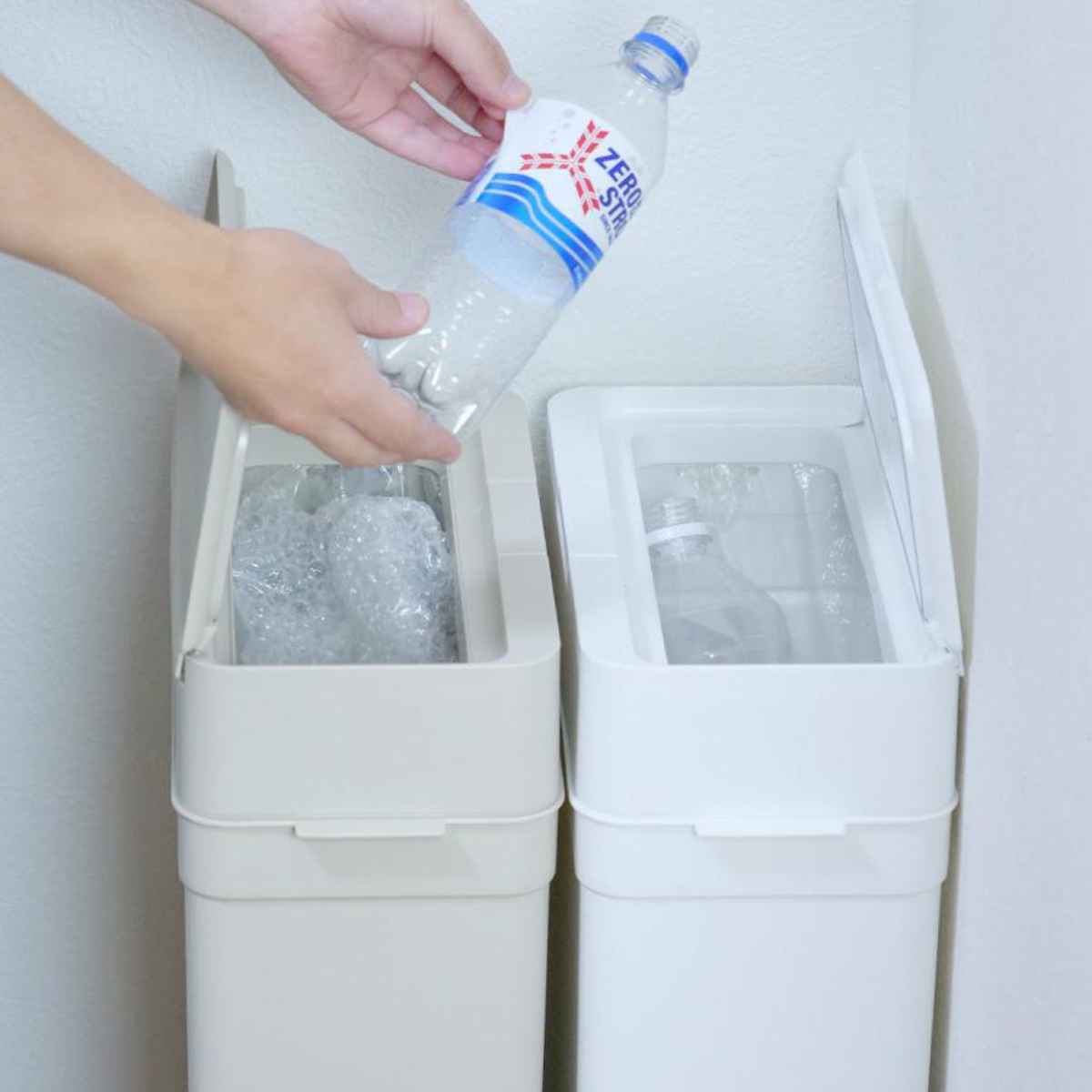 ゴミ箱 25L シールズ 密閉 スリム ( ごみ箱 薄型 25リットル 奥行16.5 ニオイ 防止 分別 プッシュ ふた 角型 キッチン 防臭 ふた付き パッキン 袋 見えない 棚下 カウンター ラック 下 生ゴミ おむつ ) 【グレー】 グレー