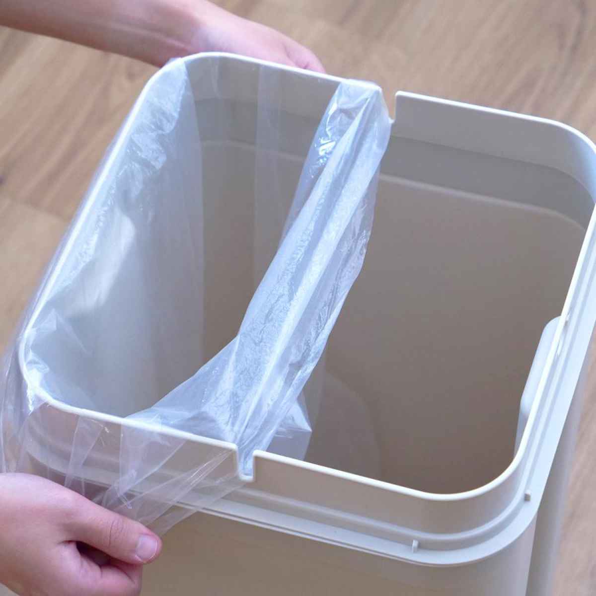 ゴミ箱 45L シールズ 密閉 ( ごみ箱 45リットル 幅31.5 ニオイ 防止 分別 プッシュ ふた 角型 キッチン スリム 防臭 ふた付き パッキン 袋 見えない 棚下 カウンター ラック 下 生ゴミ おむつ シンプル ) 【ベージュ】 ベージュ