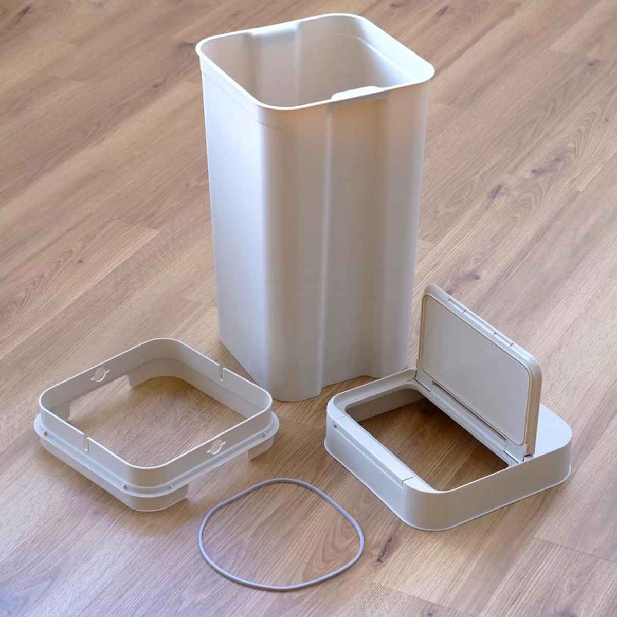 ゴミ箱 45L シールズ 密閉 ( ごみ箱 45リットル 幅31.5 ニオイ 防止 分別 プッシュ ふた 角型 キッチン スリム 防臭 ふた付き パッキン 袋 見えない 棚下 カウンター ラック 下 生ゴミ おむつ シンプル ) 【ベージュ】 ベージュ