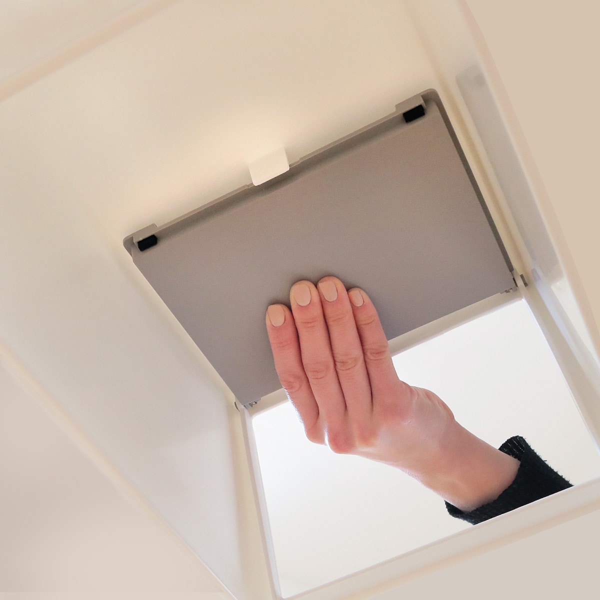 ゴミ箱 25L フロントオープン トラッシュビン 幅23cm ( ごみ箱 25リットル スイング フロント オープン 分別 積み重ねOK ふた付き シンプル ホワイト 棚下OK コンパクト スリム スタッキング 袋が見えにくい おしゃれ ) 【グレー】 グレー