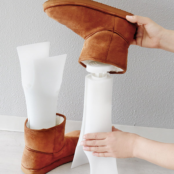 ブーツホルダー スペースセーバー 2足分 4個入り ( ブーツキーパー ブーツスタンド シューキーパー ブーツ 4個 靴 収納 省スペース 伸縮 ショート ロング 脱臭剤付き 脱臭 消臭 逆さ 靴箱 玄関 靴収納 シューズ )