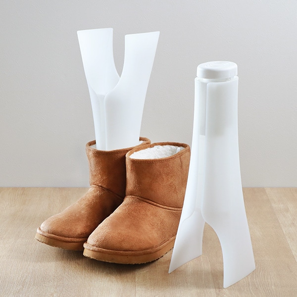 ブーツホルダー スペースセーバー 2足分 4個入り ( ブーツキーパー ブーツスタンド シューキーパー ブーツ 4個 靴 収納 省スペース 伸縮 ショート ロング 脱臭剤付き 脱臭 消臭 逆さ 靴箱 玄関 靴収納 シューズ )