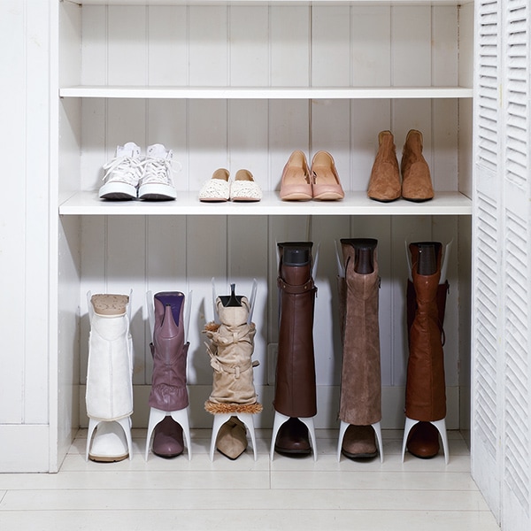 ブーツホルダー スペースセーバー 2足分 4個入り ( ブーツキーパー ブーツスタンド シューキーパー ブーツ 4個 靴 収納 省スペース 伸縮 ショート ロング 脱臭剤付き 脱臭 消臭 逆さ 靴箱 玄関 靴収納 シューズ )