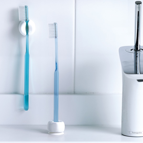 marna マーナ きれいに暮らす。 歯ブラシホルダー W614 ( 同色2個入り 歯ブラシスタンド 吸盤 ハブラシスタンド 歯ブラシ立て ハブラシホルダー ハブラシ立て 歯ブラシたて 壁面 壁 傷つけない バスルーム お風呂 洗面所 脱衣所 ) 【ホワイト】 ホワイト