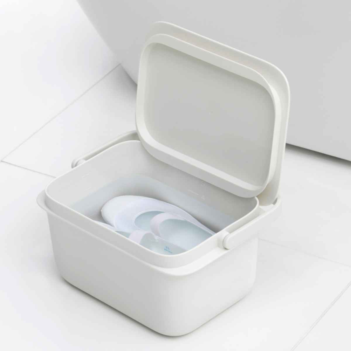 marna マーナ きれいに暮らす。 バケツ W627W ( バケツ 5L ふた付き 角型バケツ ばけつ 蓋付き つけ置き 収納 スクエア シンプル 白 四角 目盛り付き 上靴 靴洗い 洗濯 おしゃれ )