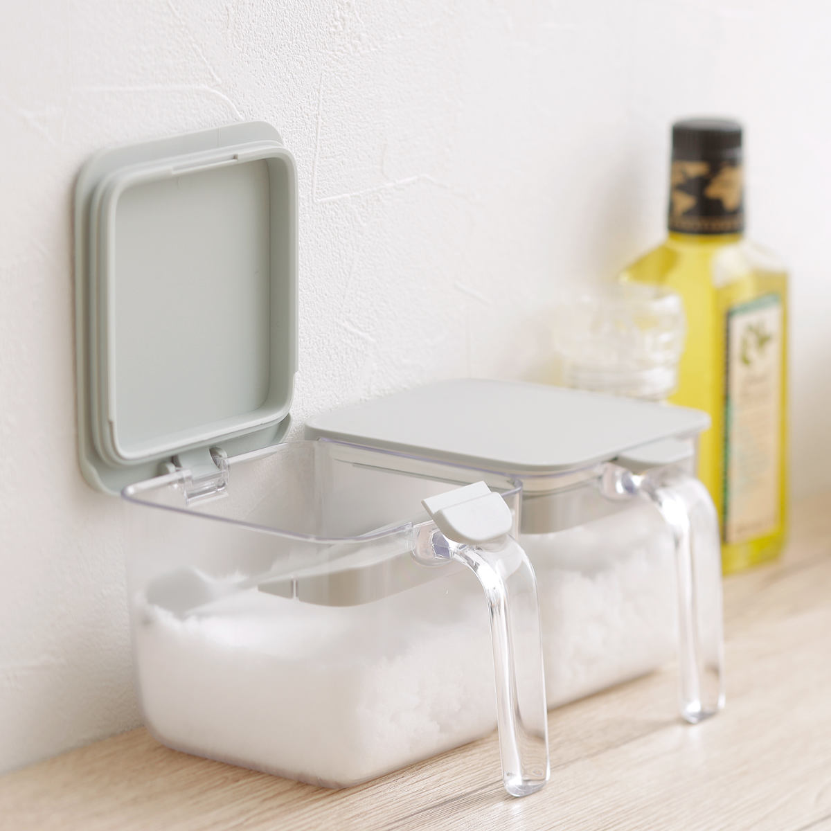 marna マーナ GOODLOCKCONTAINER 調味料ポット ワイド K775 同色2個セット ( グッドロックコンテナ 600ml 2個セット 調味料入れ 砂糖 塩 密閉 保存 容器 大さじ1 スプーン付き 調味料ケース スパイス ストッカー ) 【ホワイト】 ホワイト