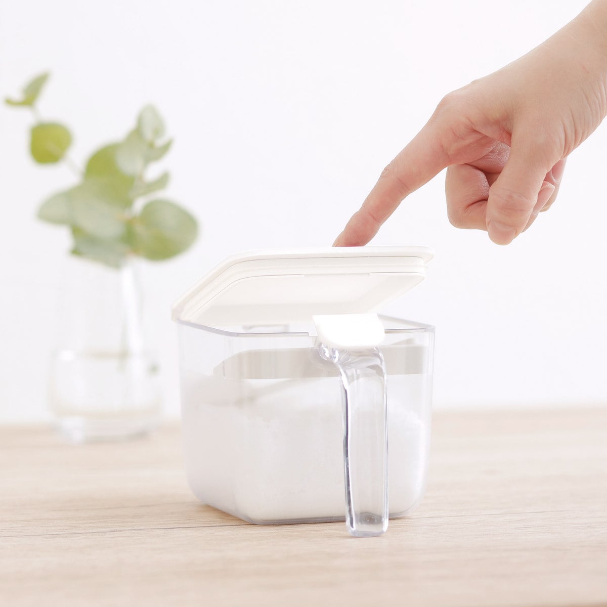 marna マーナ GOODLOCKCONTAINER 調味料ポット ワイド K775 同色2個セット ( グッドロックコンテナ 600ml 2個セット 調味料入れ 砂糖 塩 密閉 保存 容器 大さじ1 スプーン付き 調味料ケース スパイス ストッカー ) 【ホワイト】 ホワイト