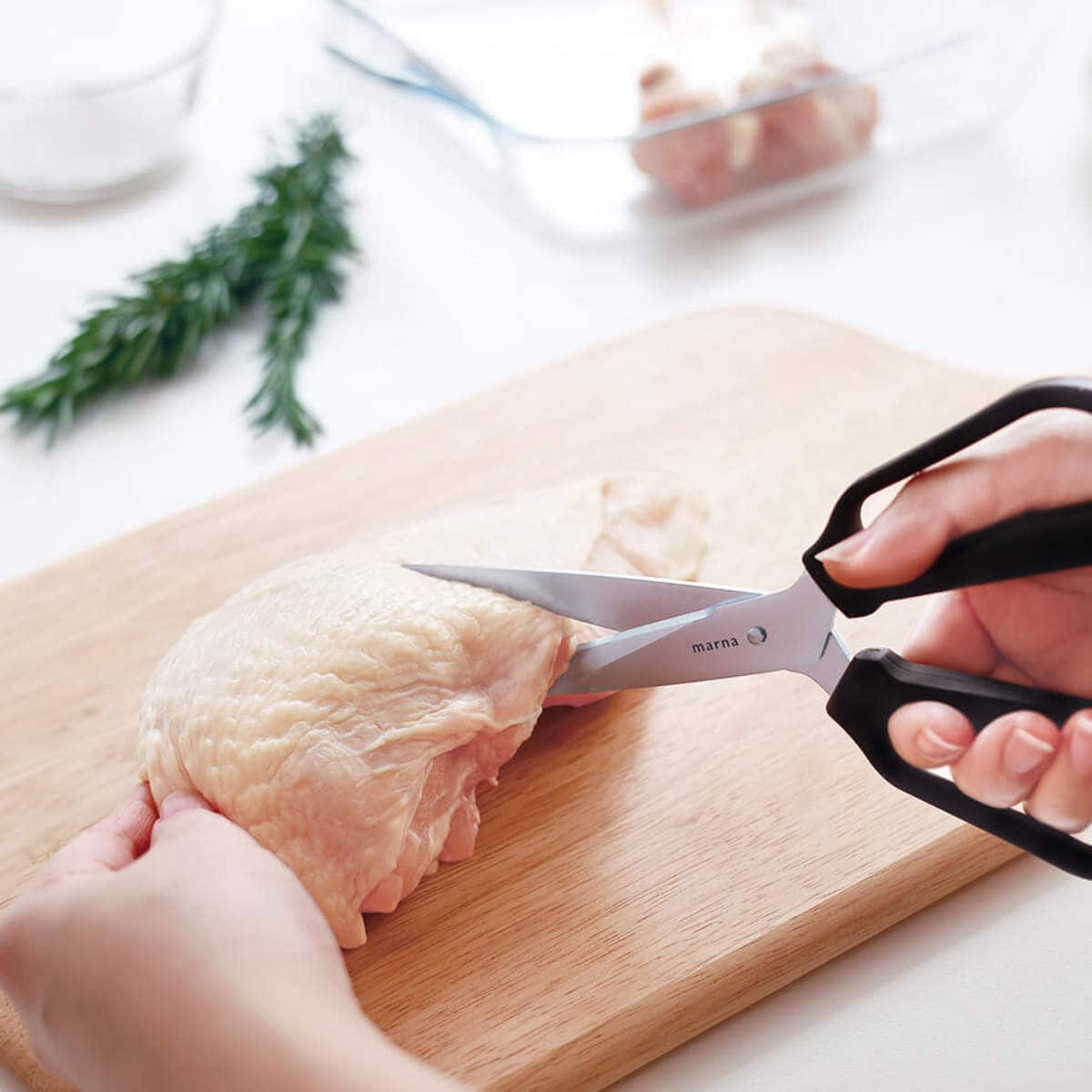 marna マーナ 料理のハサミ K747 ( キッチンバサミ 食洗機対応 キッチンハサミ キッチンはさみ キッチンばさみ 料理バサミ 分解 お手入れ簡単 ギザ刃 はさみ ハサミ 鋏 下ごしらえ用品 調理器具 調理用品 )