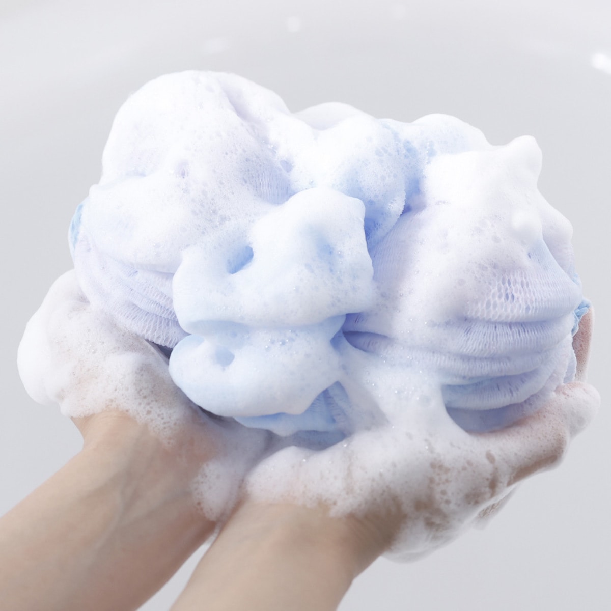 marna マーナ 泡工場 背中も洗えるシャボンボール B691 ( ボディタオル ボディスポンジ 泡立てネット ボディ 背中 体洗い 泡 ネット 紐付き ひも 紐 風呂 ボディケア バス用品 バスグッズ 風呂用品 お風呂用品 風呂グッズ ) 【ピンク】 ピンク