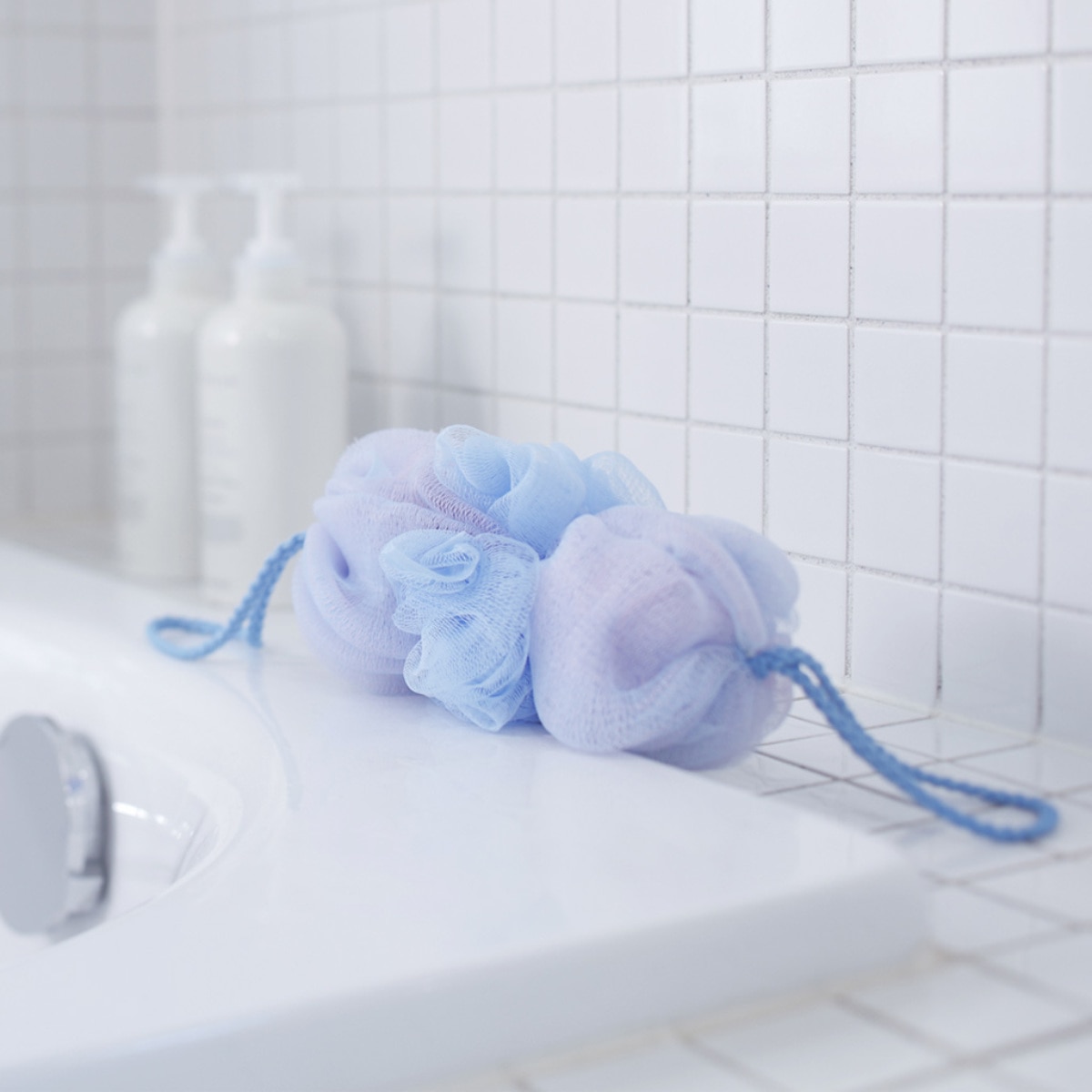 marna マーナ 泡工場 背中も洗えるシャボンボール B691 ( ボディタオル ボディスポンジ 泡立てネット ボディ 背中 体洗い 泡 ネット 紐付き ひも 紐 風呂 ボディケア バス用品 バスグッズ 風呂用品 お風呂用品 風呂グッズ ) 【ピンク】 ピンク