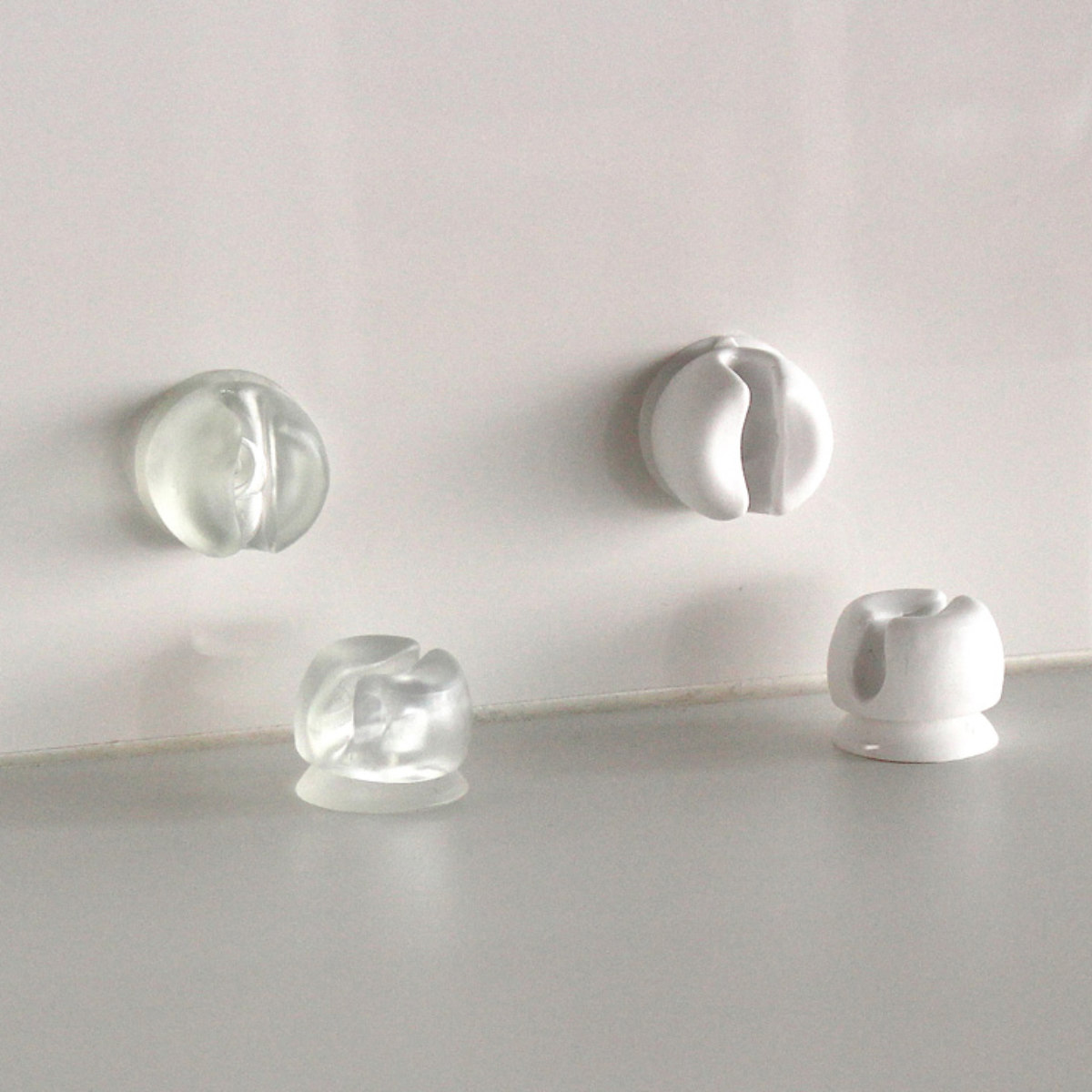 marna マーナ きれいに暮らす。 歯ブラシホルダー W614 ( 同色2個入り 歯ブラシスタンド 吸盤 ハブラシスタンド 歯ブラシ立て ハブラシホルダー ハブラシ立て 歯ブラシたて 壁面 壁 傷つけない バスルーム お風呂 洗面所 脱衣所 ) 【ホワイト】 ホワイト