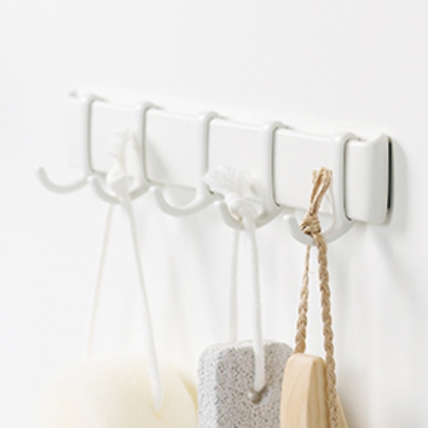 marna マーナ きれいに暮らす。 マグネットフック5連 W620 ( フック 磁石 マグネット 風呂 浴室 収納 小物収納 壁掛けフック 壁面 壁 傷つけない バスルーム お風呂 洗面所 洗面 脱衣所 洗濯機 キッチン 冷蔵庫 壁面収納 白 )
