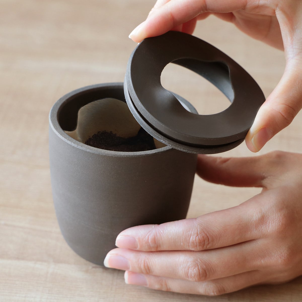 marna マーナ Readyto コーヒーかす消臭ポット K770BK ( 消臭剤 コーヒー リサイクル 消臭 ポット 冷蔵庫 下駄箱 玄関 リビング シンプル 再利用 エコ コーヒーカス 臭い インテリア おしゃれ )