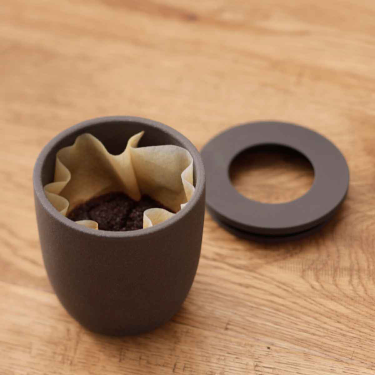 marna マーナ Readyto コーヒーかす消臭ポット K770BK ( 消臭剤 コーヒー リサイクル 消臭 ポット 冷蔵庫 下駄箱 玄関 リビング シンプル 再利用 エコ コーヒーカス 臭い インテリア おしゃれ )