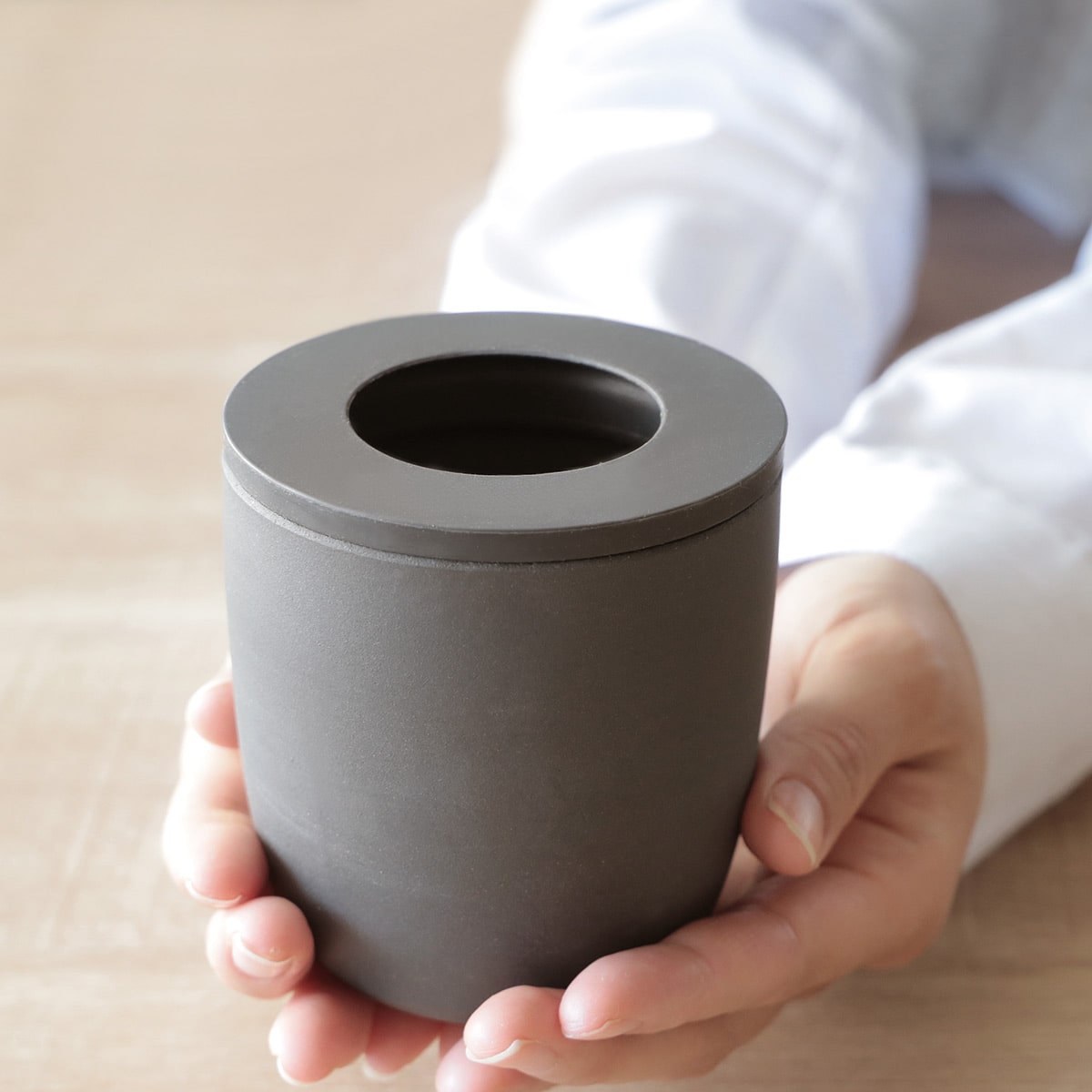 marna マーナ Readyto コーヒーかす消臭ポット K770BK ( 消臭剤 コーヒー リサイクル 消臭 ポット 冷蔵庫 下駄箱 玄関 リビング シンプル 再利用 エコ コーヒーカス 臭い インテリア おしゃれ )