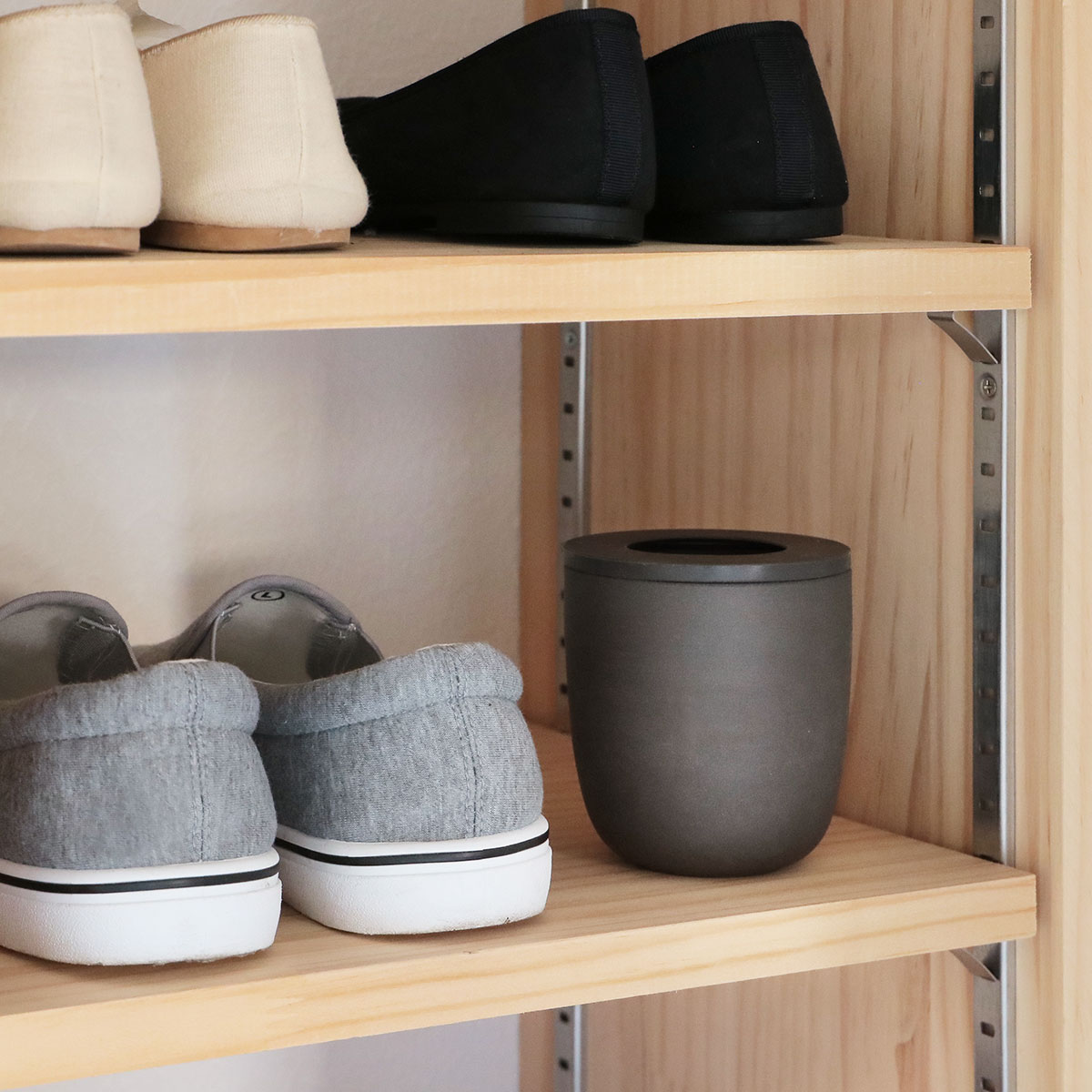 marna マーナ Readyto コーヒーかす消臭ポット K770BK ( 消臭剤 コーヒー リサイクル 消臭 ポット 冷蔵庫 下駄箱 玄関 リビング シンプル 再利用 エコ コーヒーカス 臭い インテリア おしゃれ )