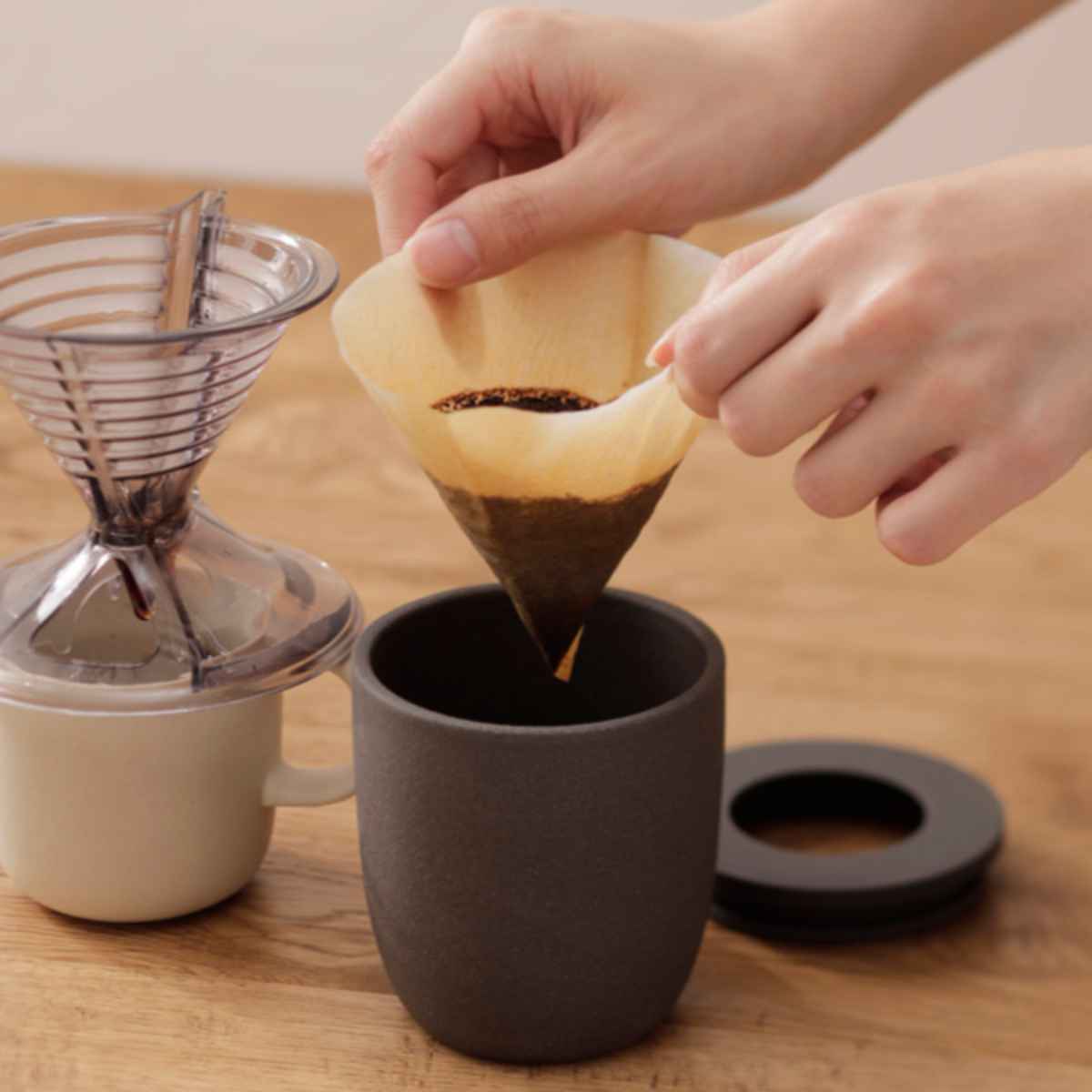 marna マーナ Readyto コーヒーかす消臭ポット K770BK ( 消臭剤 コーヒー リサイクル 消臭 ポット 冷蔵庫 下駄箱 玄関 リビング シンプル 再利用 エコ コーヒーカス 臭い インテリア おしゃれ )