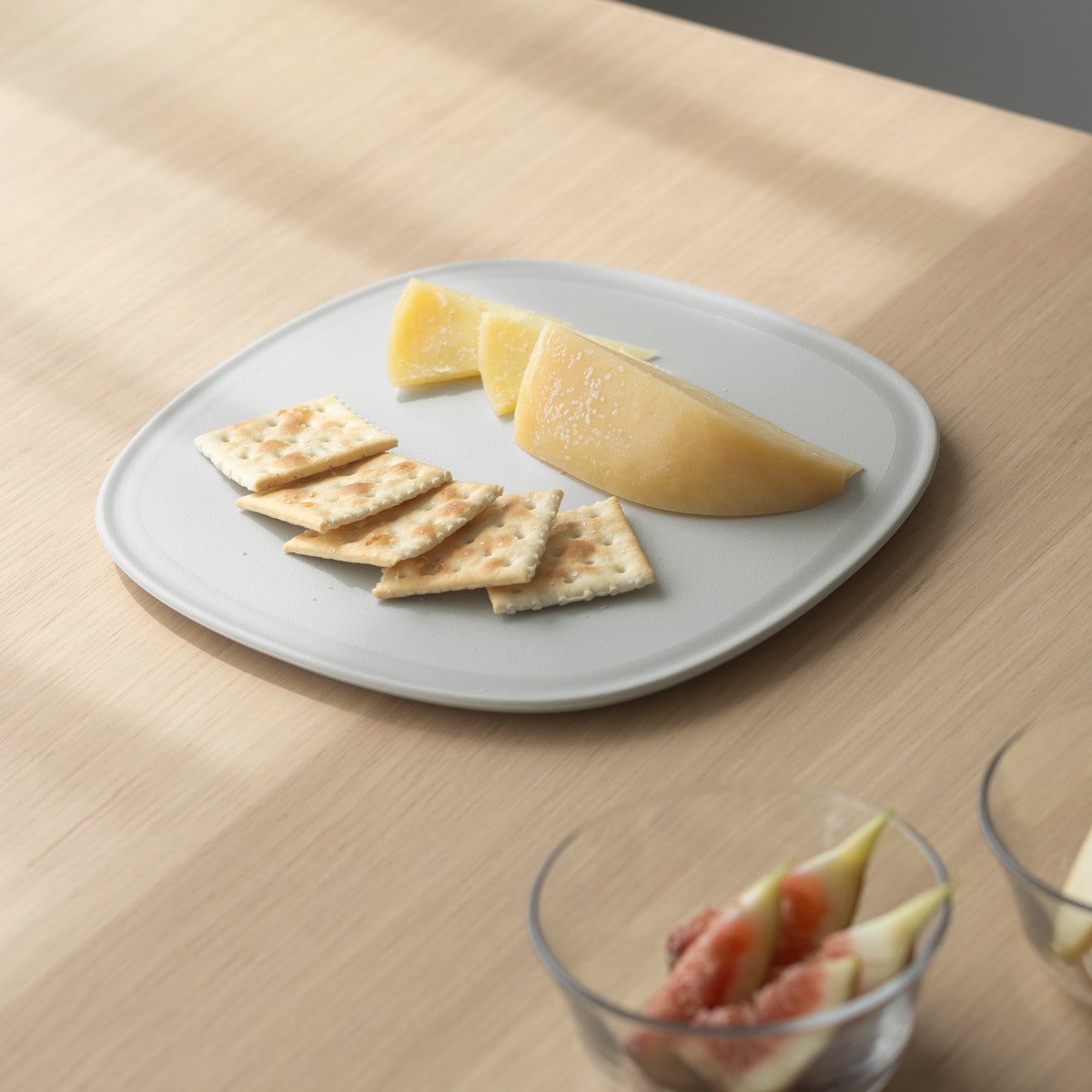 marna マーナ マーナのきほん まな板S K807 ( 滑りにくい 食洗機対応 キッチンツール カッティングボード まないた マナイタ 俎板 コンパクト ミニ 立てられる フチ付き 耐熱 おしゃれ ) 【グレー】 グレー