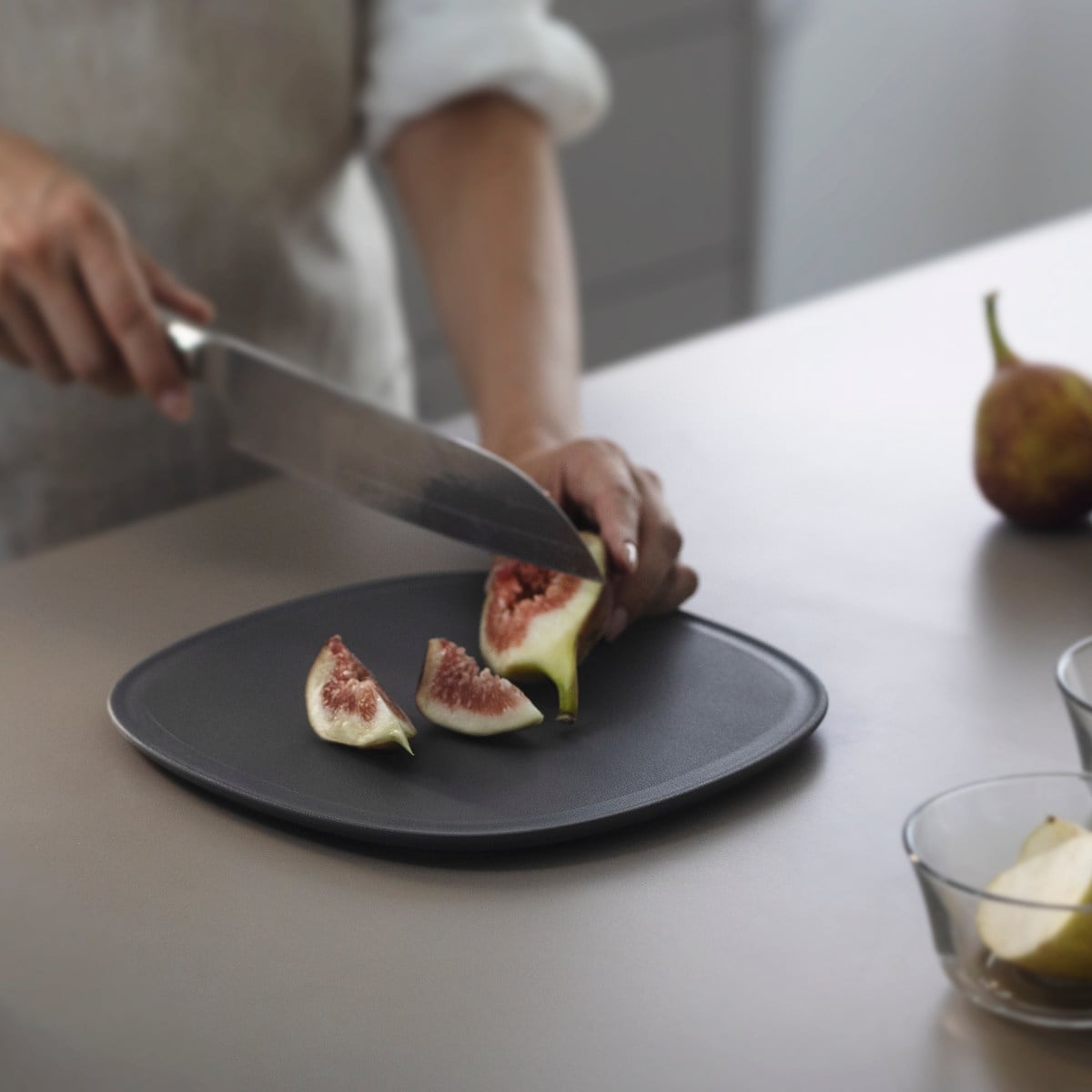 marna マーナ マーナのきほん まな板S K807 ( 滑りにくい 食洗機対応 キッチンツール カッティングボード まないた マナイタ 俎板 コンパクト ミニ 立てられる フチ付き 耐熱 おしゃれ ) 【グレー】 グレー