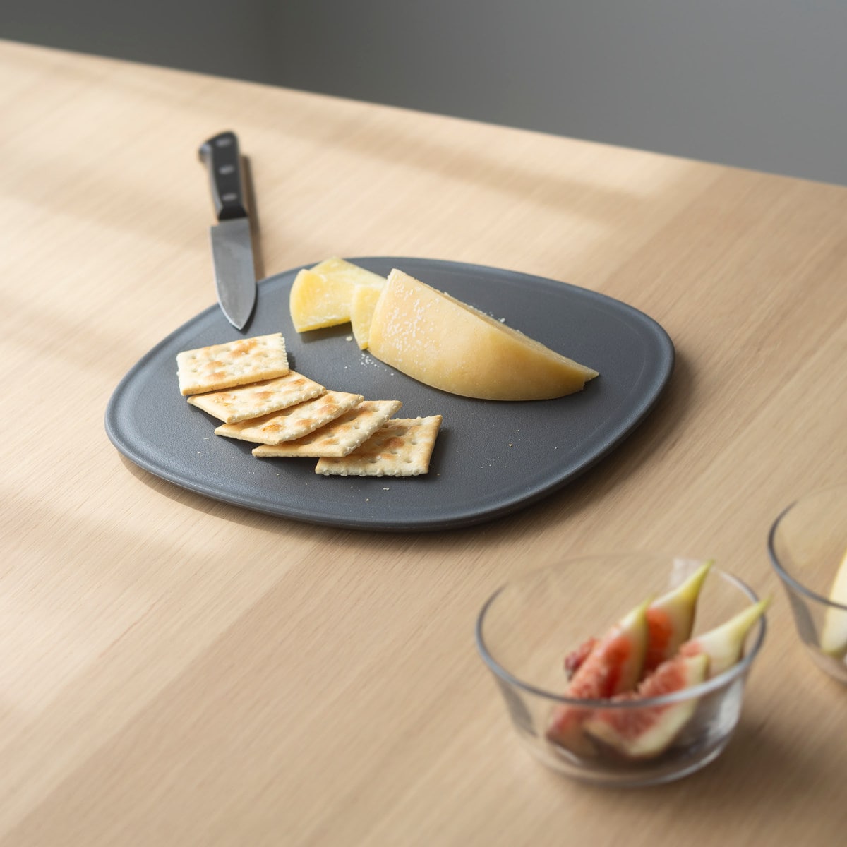 marna マーナ マーナのきほん まな板S K807 ( 滑りにくい 食洗機対応 キッチンツール カッティングボード まないた マナイタ 俎板 コンパクト ミニ 立てられる フチ付き 耐熱 おしゃれ ) 【グレー】 グレー