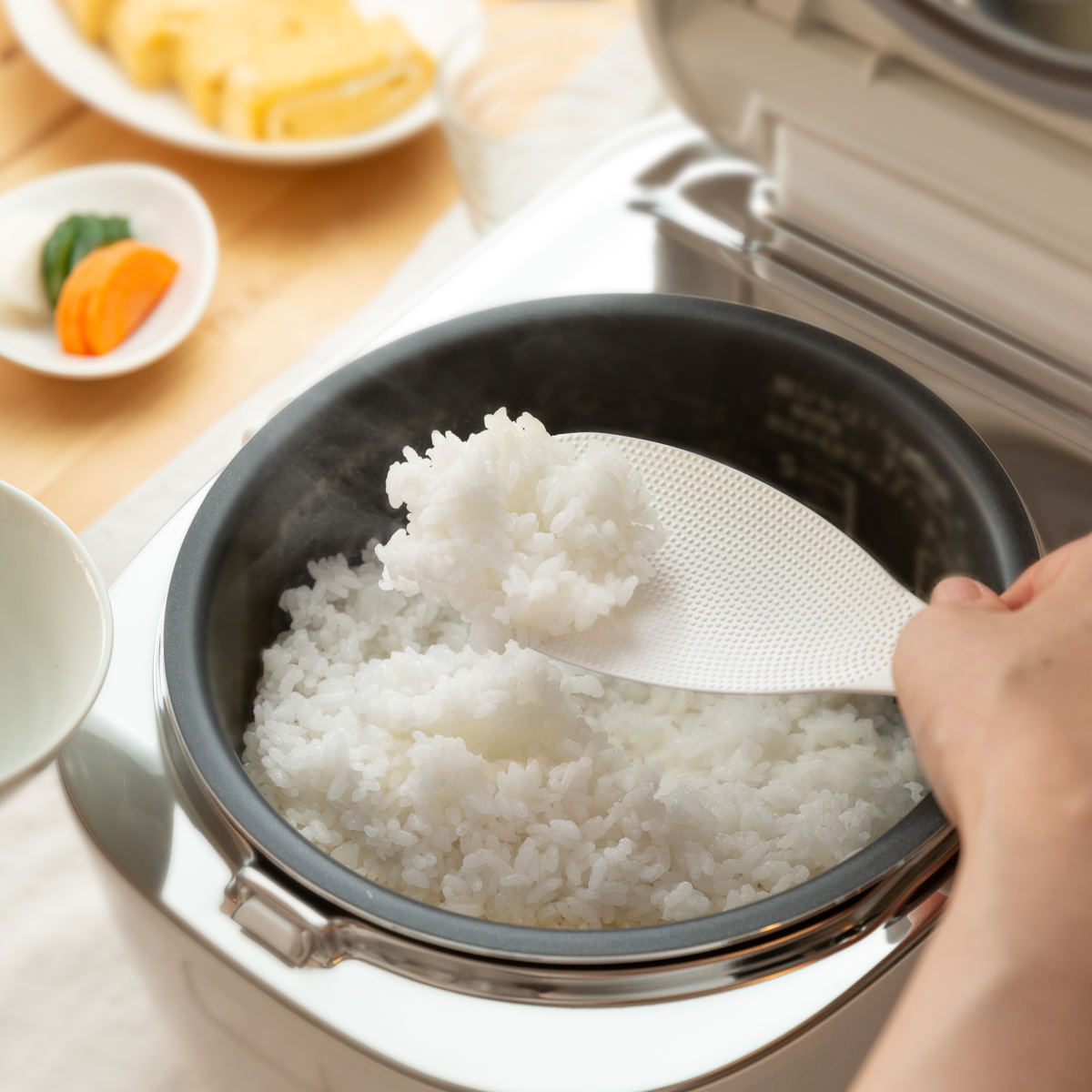 marna マーナ 極しゃもじ K650 ( しゃもじ ご飯 米 シャリ切り 杓文字 シャモジ おしゃもじ スリム 混ぜやすい すくいやすい つかない エンボス加工 くっつきにくい 握りやすい キッチンツール 調理小道具 プラスチック製 ) 【ホワイト】 ホワイト