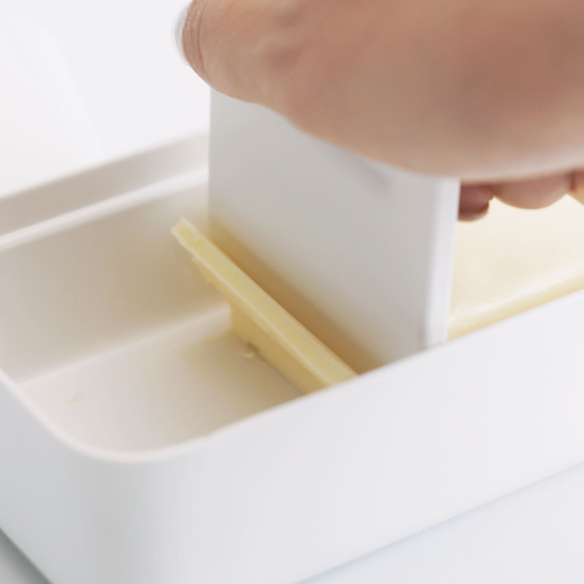 marna マーナ バターケース K776W ( カッター付き 150g 200g 保存容器 密閉 保存ケース バター入れ バター容器 キッチン用品 キッチン雑貨 プラスチック おしゃれ 白 ホワイト )