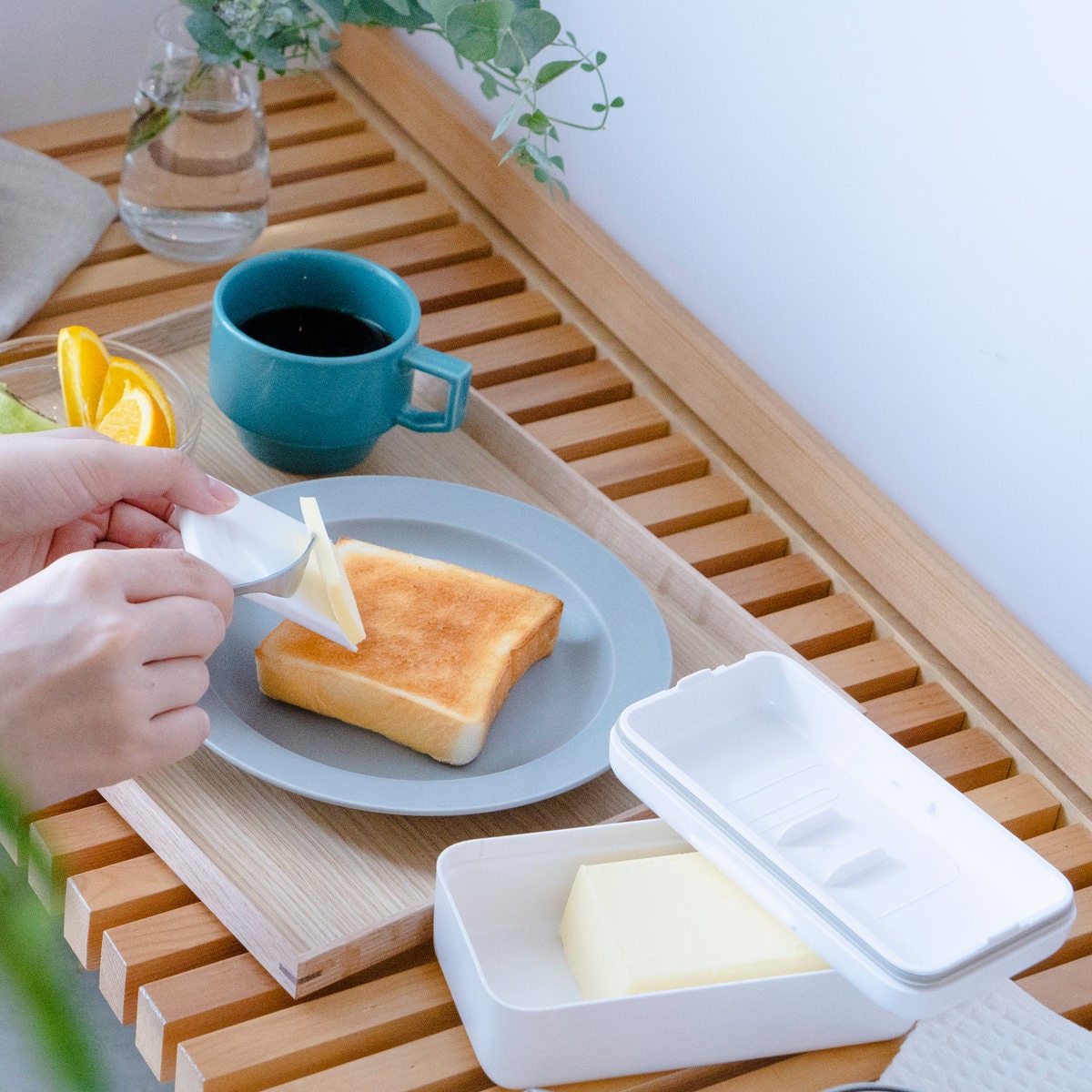 marna マーナ バターケース K776W ( カッター付き 150g 200g 保存容器 密閉 保存ケース バター入れ バター容器 キッチン用品 キッチン雑貨 プラスチック おしゃれ 白 ホワイト )