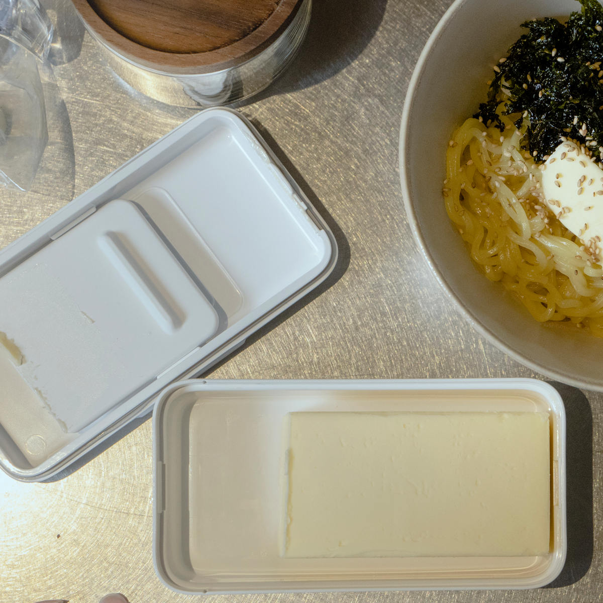 marna マーナ バターケース K776W ( カッター付き 150g 200g 保存容器 密閉 保存ケース バター入れ バター容器 キッチン用品 キッチン雑貨 プラスチック おしゃれ 白 ホワイト )