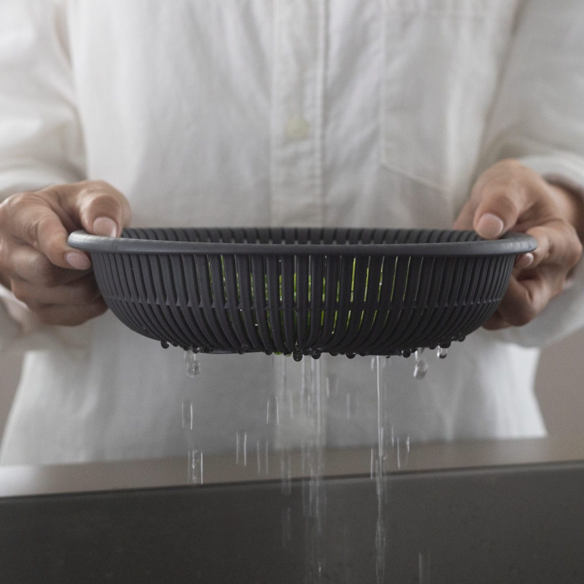 marna マーナ マーナのきほん ザルボウル 21cm K809 ( 3点セット トレー付き 食洗機対応 電子レンジ対応 蒸し器 耐熱 蓋 麺 水切り 湯切り プラスチック 浅型 浅い おしゃれ 米とぎ ざる そば 肉まん ) 【グレー】 グレー