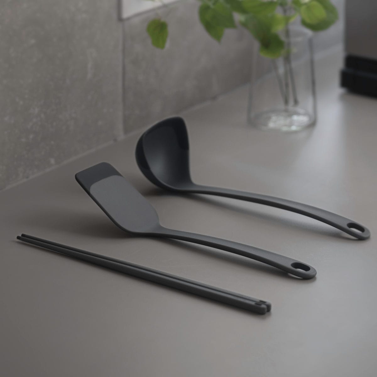 marna マーナ マーナのきほん お玉 K800 ( M すくいやすい 食洗機対応 シリコンおたま 注ぎやすい レードル キッチンツール 耐熱 おしゃれ かわいい おたま 穴無しお玉 調理スプーン 調理用品 調理器具 ) 【グレー】 グレー