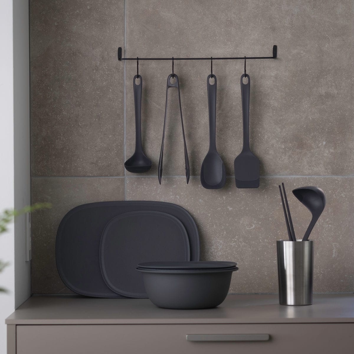 marna マーナ マーナのきほん お玉 K800 ( M すくいやすい 食洗機対応 シリコンおたま 注ぎやすい レードル キッチンツール 耐熱 おしゃれ かわいい おたま 穴無しお玉 調理スプーン 調理用品 調理器具 ) 【グレー】 グレー