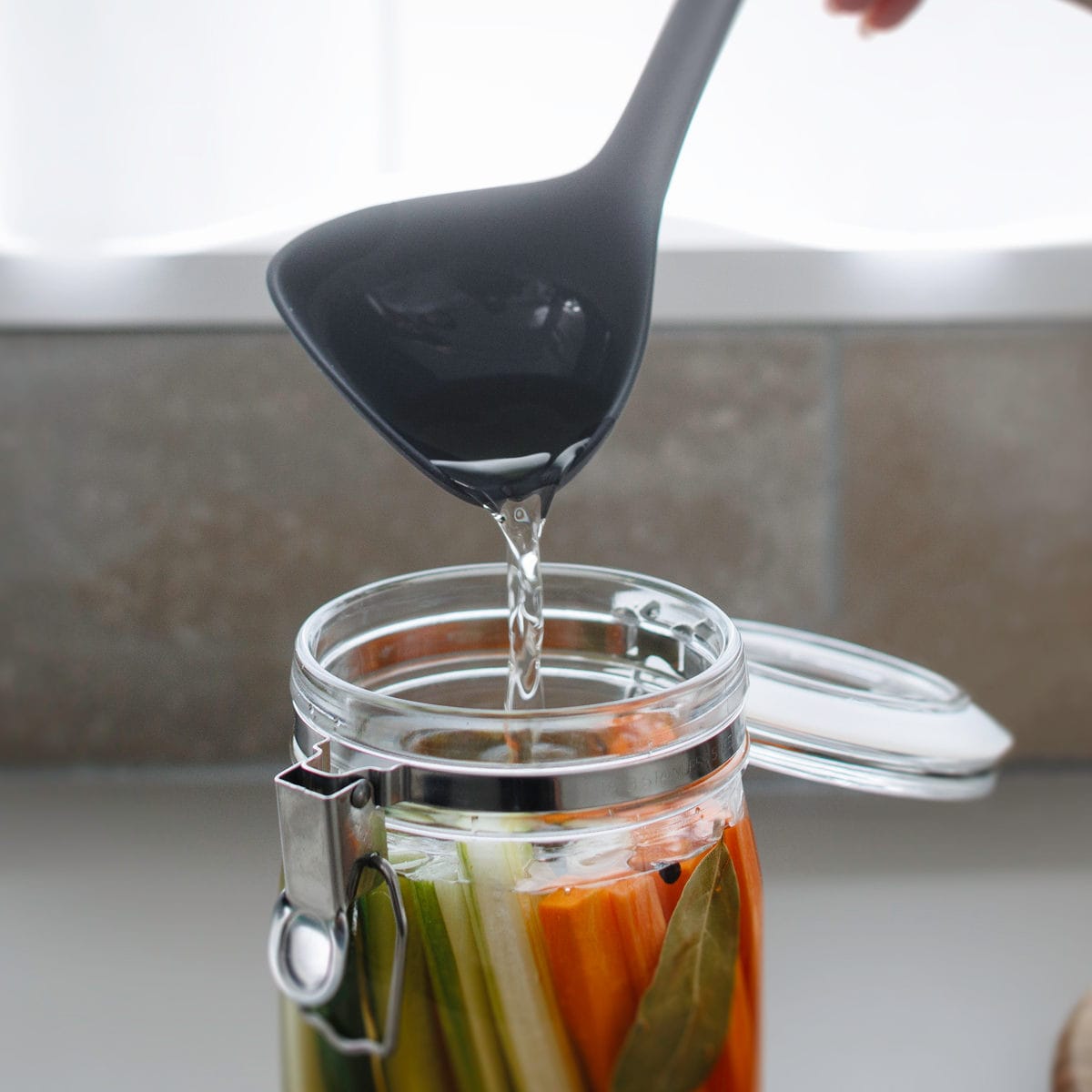 marna マーナ マーナのきほん お玉 K800 ( M すくいやすい 食洗機対応 シリコンおたま 注ぎやすい レードル キッチンツール 耐熱 おしゃれ かわいい おたま 穴無しお玉 調理スプーン 調理用品 調理器具 ) 【グレー】 グレー