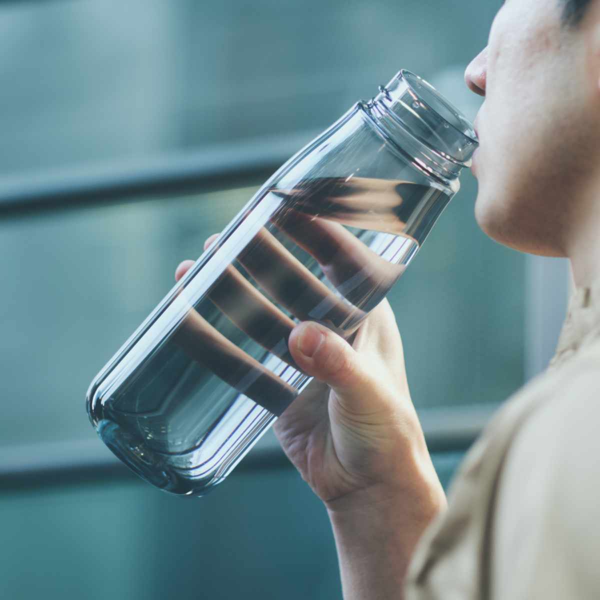 marna マーナ cocuri Daily ウォーターボトル 1L ( 水筒 直飲み 食洗機対応 マイボトル クリア ボトル 軽量 1リットル おしゃれ かわいい パッキンなし 広口 ハンドル付き 洗いやすい 軽い 透明 持ち運び プラスチック 日本製 ) 【カームホワイト】 カームホワイト