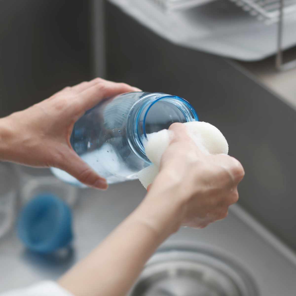 marna マーナ cocuri Daily ウォーターボトル 1L ( 水筒 直飲み 食洗機対応 マイボトル クリア ボトル 軽量 1リットル おしゃれ かわいい パッキンなし 広口 ハンドル付き 洗いやすい 軽い 透明 持ち運び プラスチック 日本製 ) 【カームホワイト】 カームホワイト