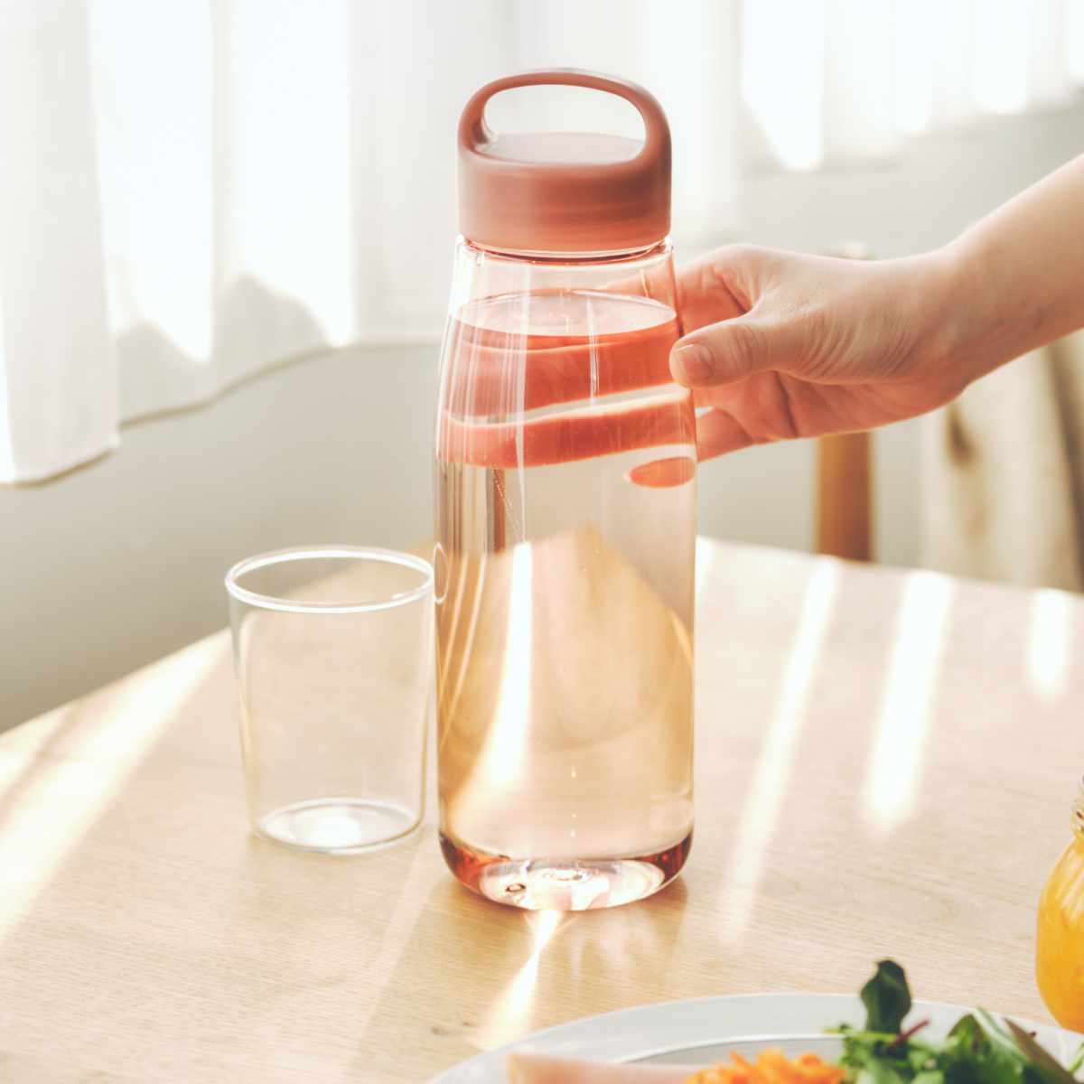 marna マーナ cocuri Daily ウォーターボトル 1L ( 水筒 直飲み 食洗機対応 マイボトル クリア ボトル 軽量 1リットル おしゃれ かわいい パッキンなし 広口 ハンドル付き 洗いやすい 軽い 透明 持ち運び プラスチック 日本製 ) 【カームホワイト】 カームホワイト