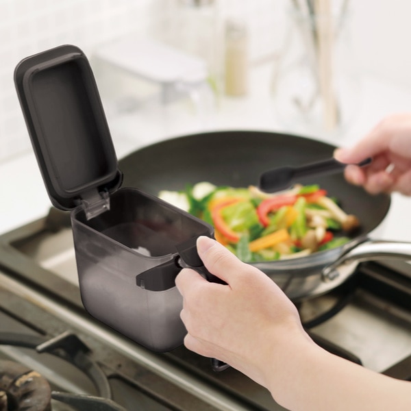 marna マーナ GOODLOCKCONTAINER 調味料ポット K736 ( グッドロックコンテナ 370ml 調味料ケース 砂糖入れ 塩入れ 小さじスプーン付き シュガーポット スパイス容器 ストッカー ) 【ホワイト】 ホワイト