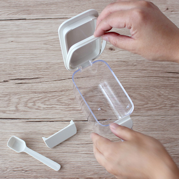 marna マーナ GOODLOCKCONTAINER 調味料ポット K736 ( グッドロックコンテナ 370ml 調味料ケース 砂糖入れ 塩入れ 小さじスプーン付き シュガーポット スパイス容器 ストッカー ) 【ホワイト】 ホワイト