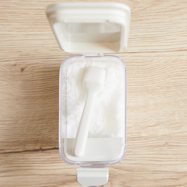 marna マーナ GOODLOCKCONTAINER 調味料ポット K736 ( グッドロックコンテナ 370ml 調味料ケース 砂糖入れ 塩入れ 小さじスプーン付き シュガーポット スパイス容器 ストッカー ) 【ホワイト】 ホワイト