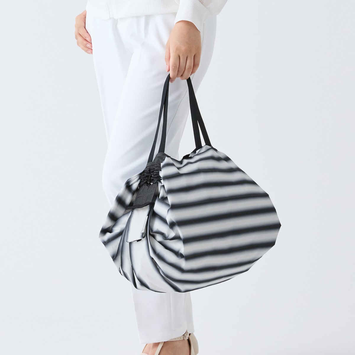 marna マーナ Shupatto コンパクトバッグ M ( シュパット エコバッグ 15L マイバッグ エコバック 買い物バッグ 洗濯可能 マチ広 コンパクト 折りたたみ レジバッグ サブバッグ 買い物袋 バッグ トート ) 【強調ブルー】 強調ブルー