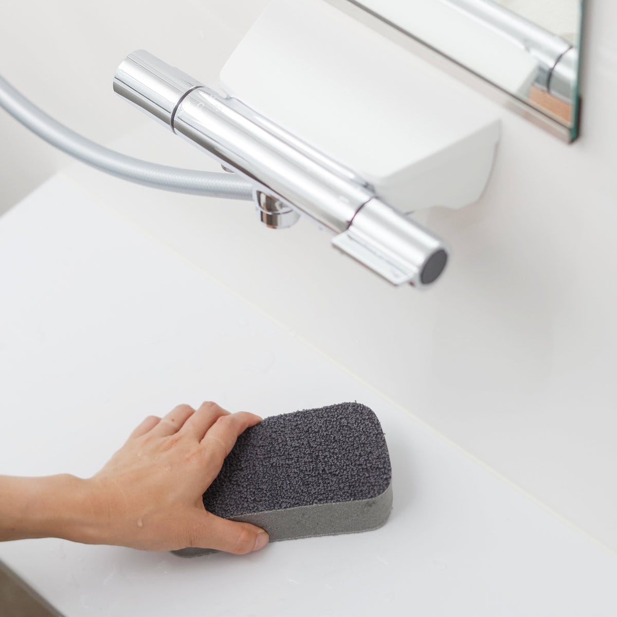 marna マーナ 水ピカ バススポンジ ( お風呂スポンジ 風呂用スポンジ バスタブ スポンジ 日本製 お風呂掃除 浴室掃除 二面 両面 吊り下げ 洗剤不要 水だけ ) 【グリーン】 グリーン